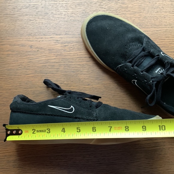 NIKE -  SB Shane Black & Gum Skate Shoes Unisex - Picture 12 of 12